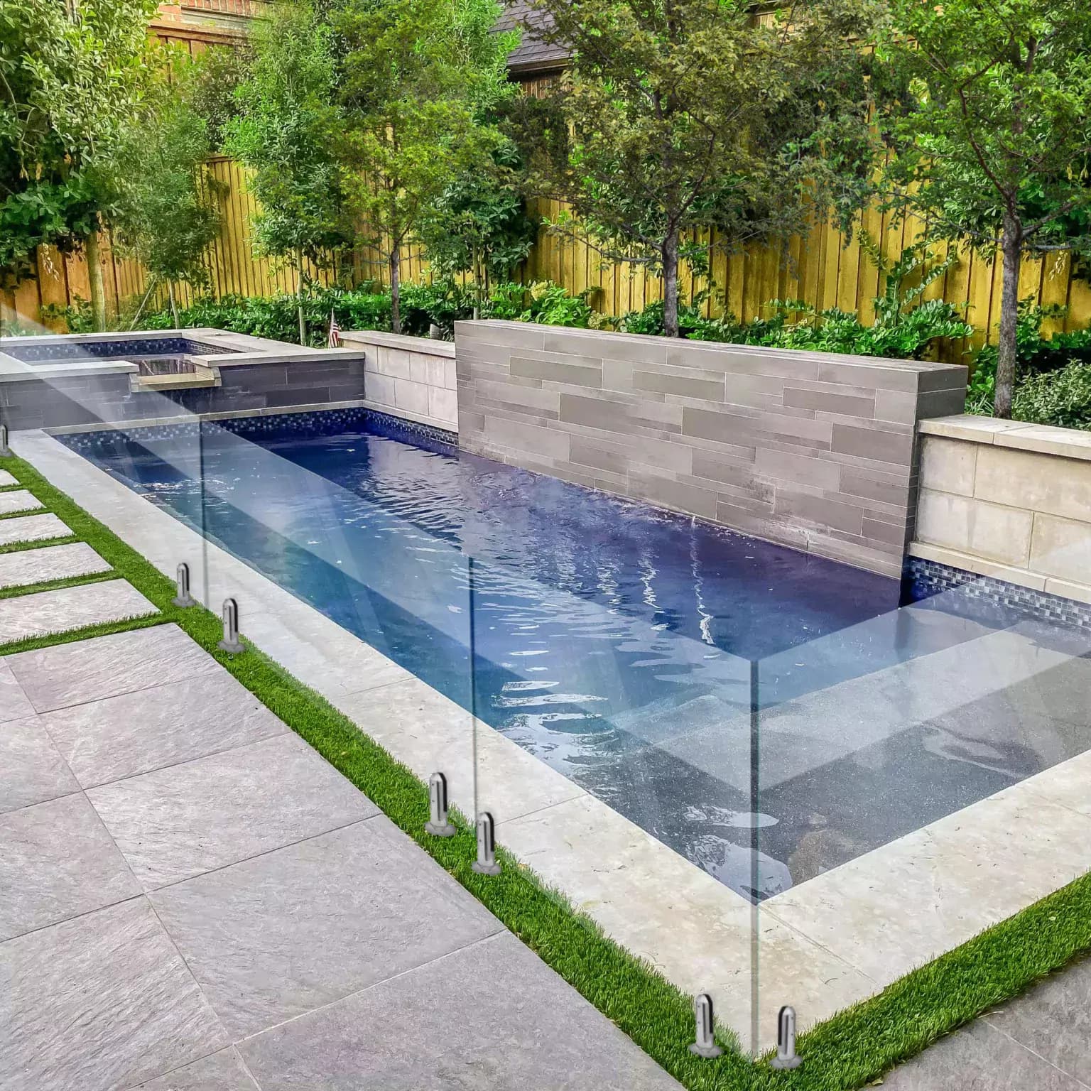 Frameless vs. Semi-Frameless Glass Pool Fencing: Which Is Right for You?