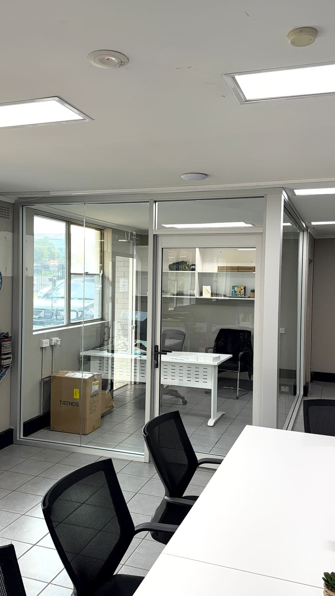 Modern office glass partition with aluminium frame and clear glass meeting room enclosure