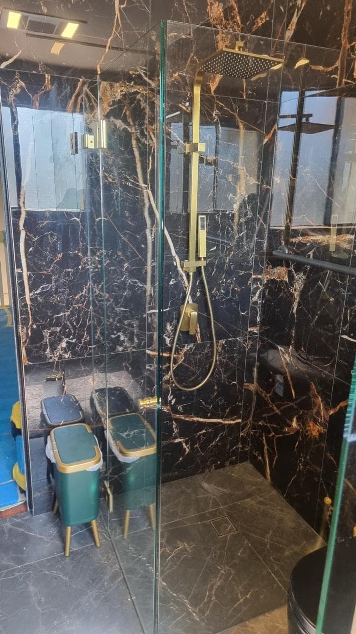 glass shower screen