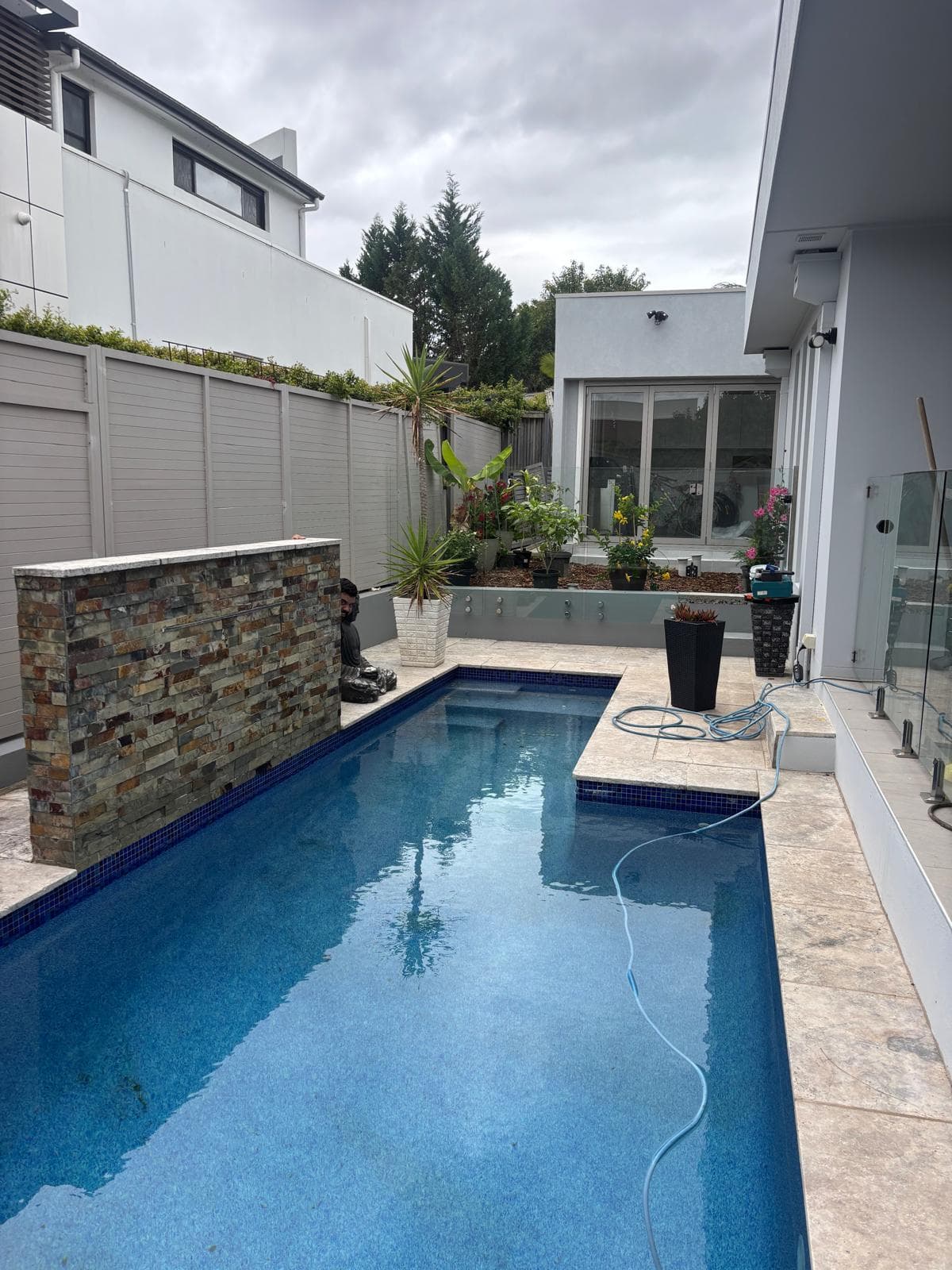 glass pool fence