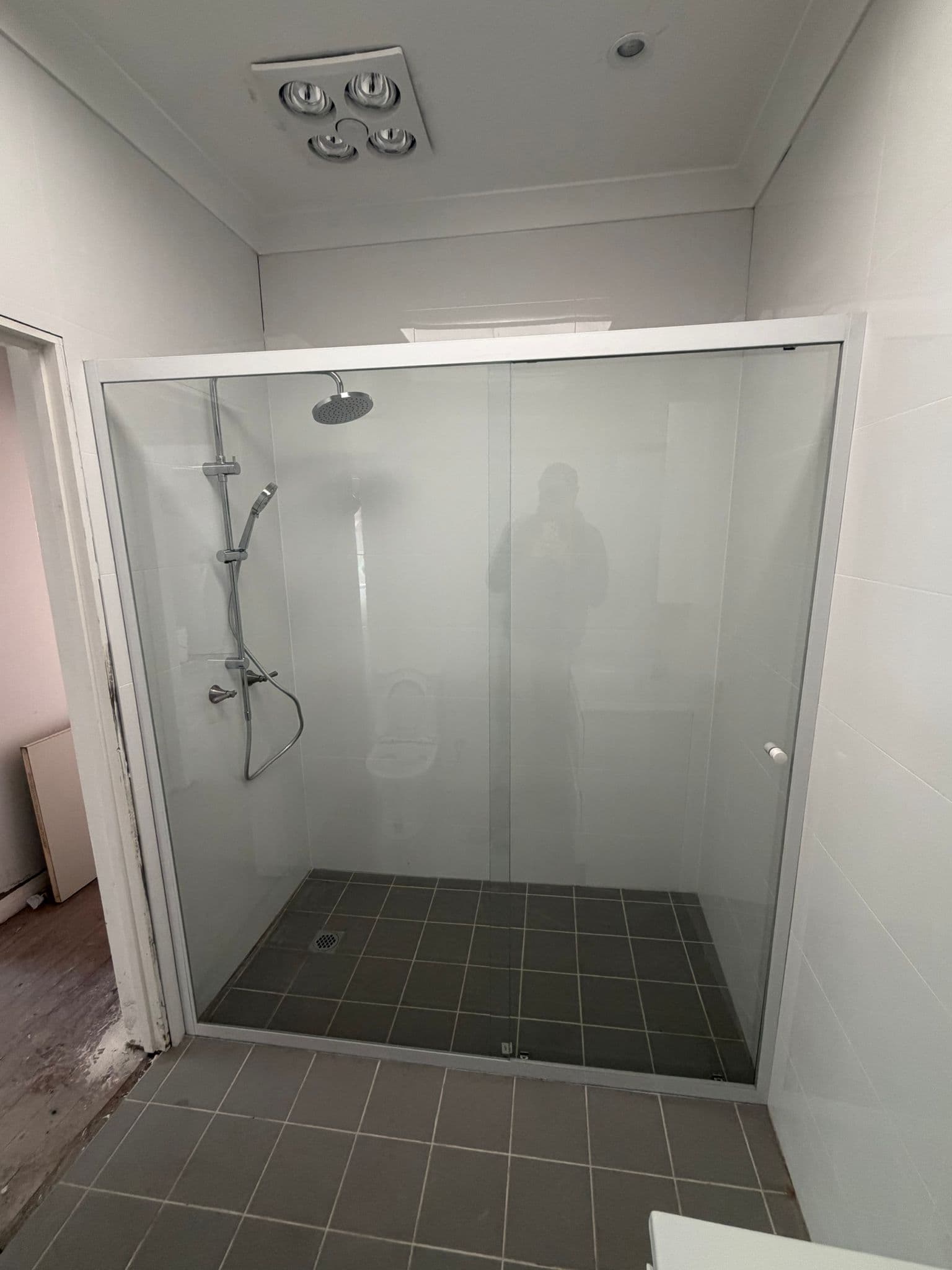 Shower screen