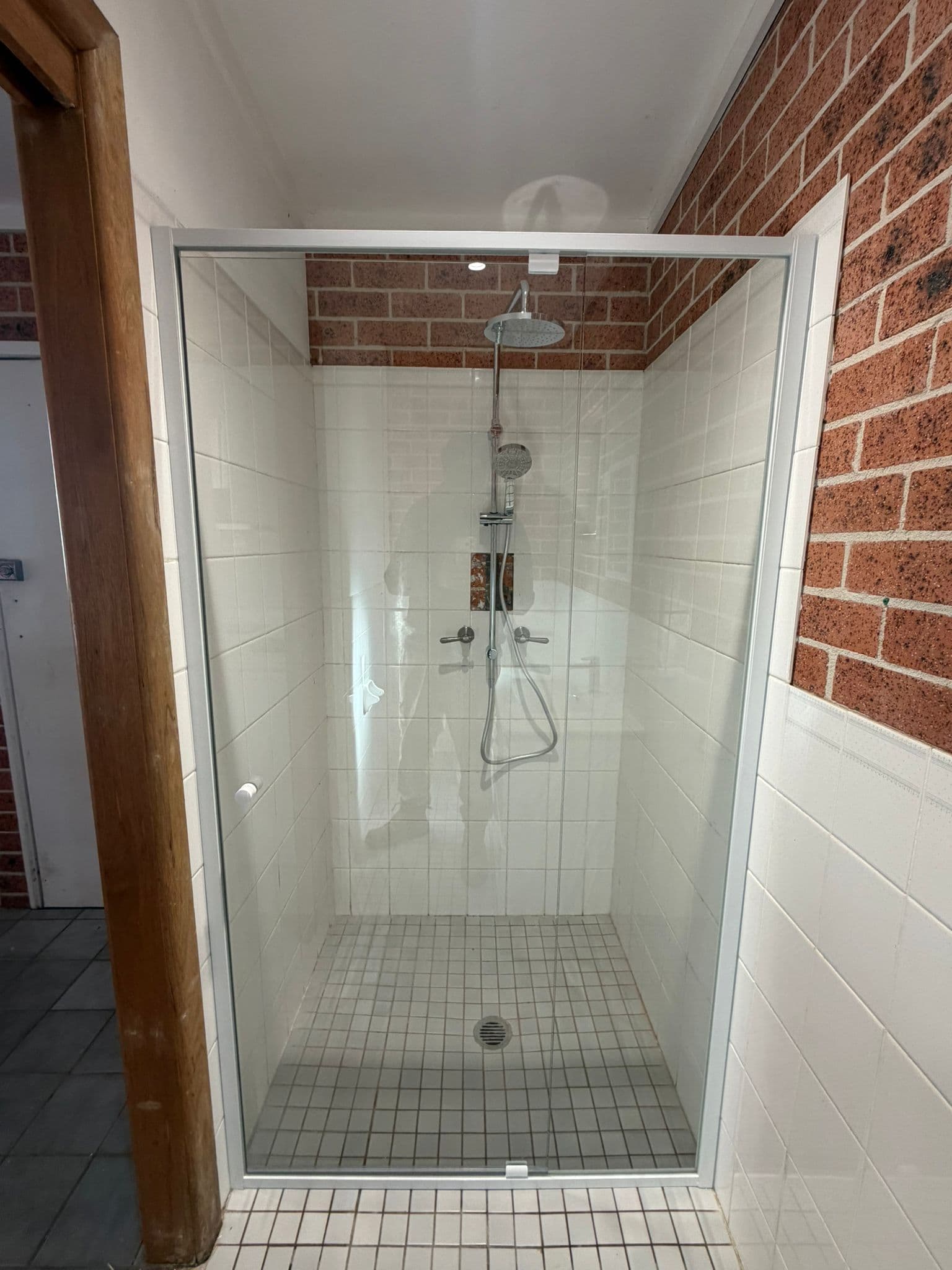 Shower screen