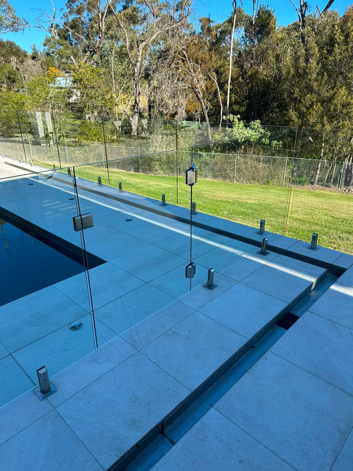 glass pool fence