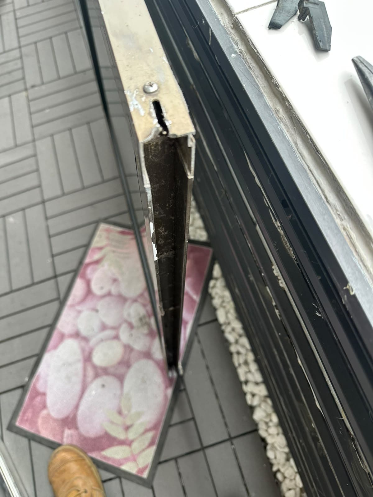 Sliding door