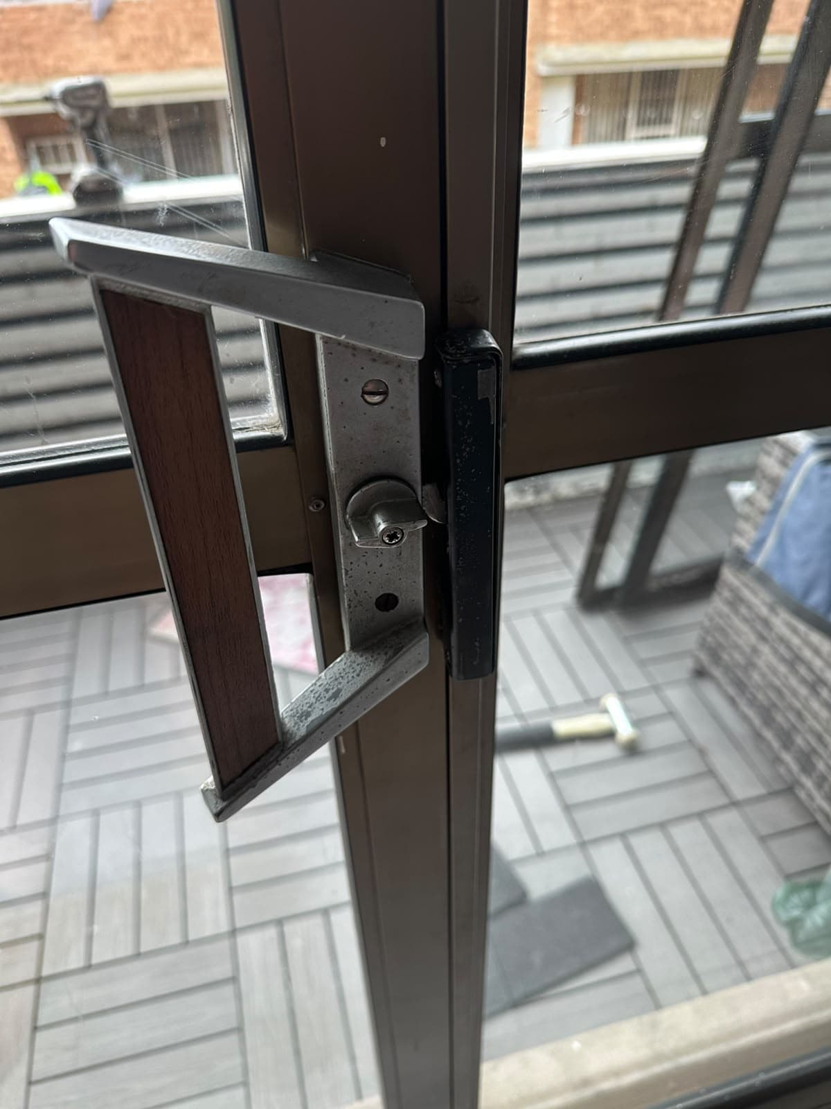 Sliding door