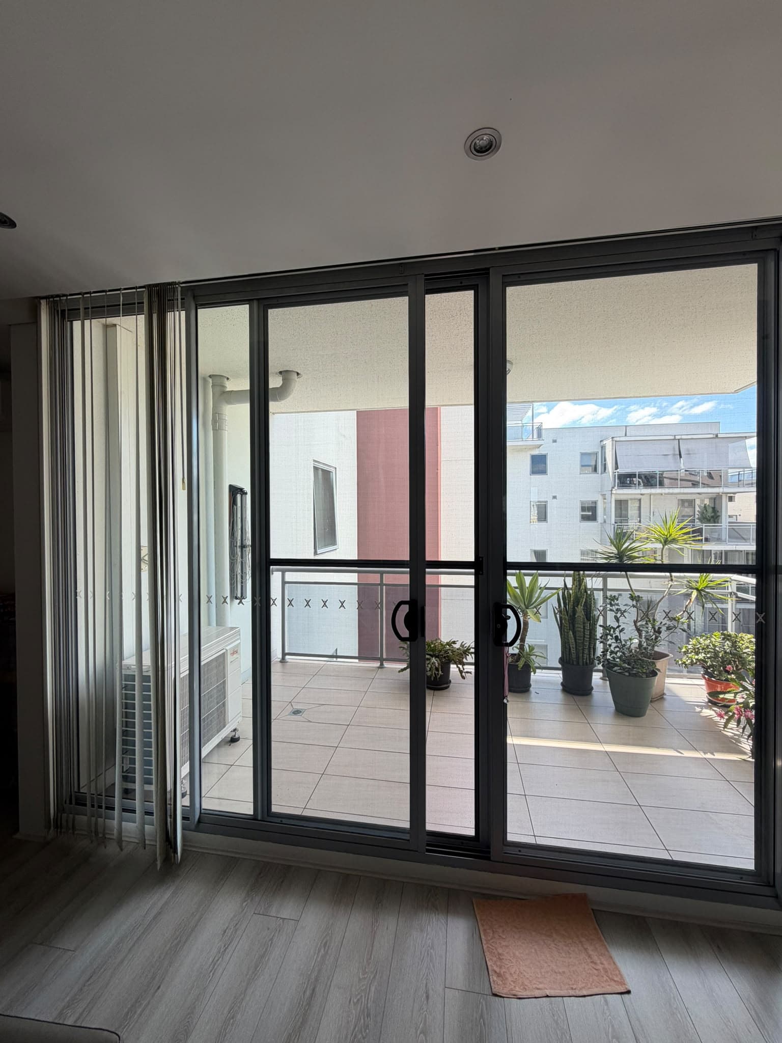 Sliding door